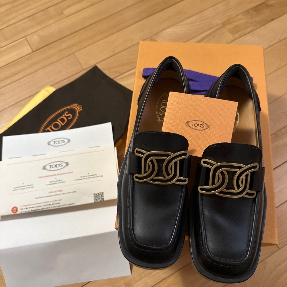 Authentic Tods Gomma Black loafers